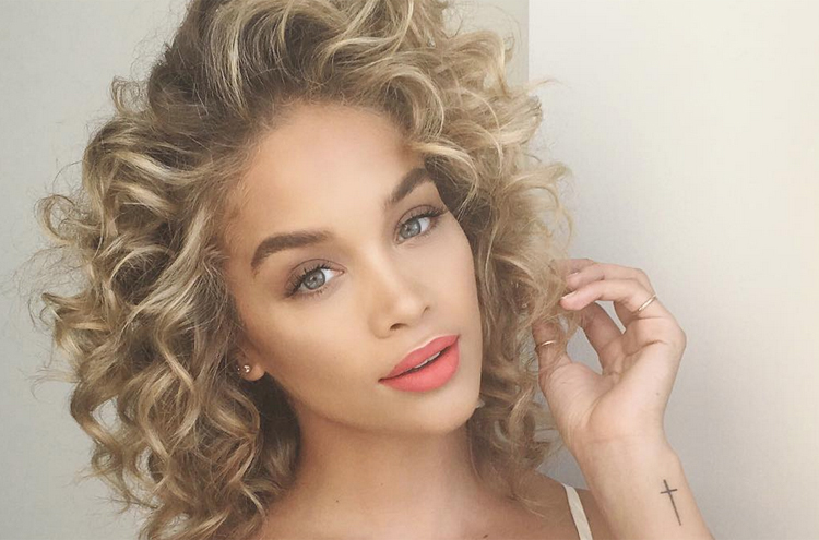 Golden Barbie s Guide to Selfie Worthy Curls Fashion 
